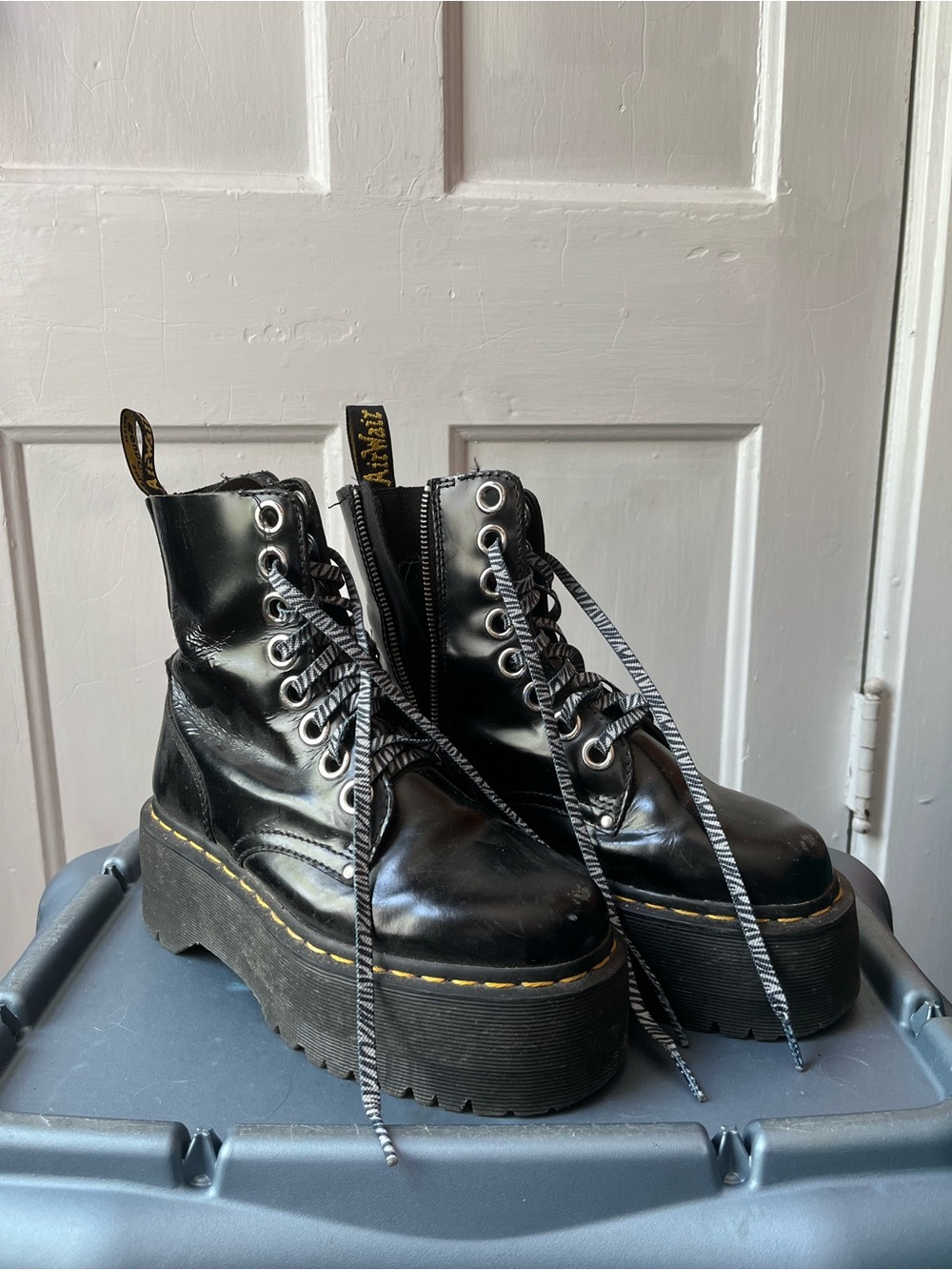 Dr Martens Jadon Max Platform Boots